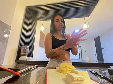 Emily Nicole online show from April 12, 7:38 pm