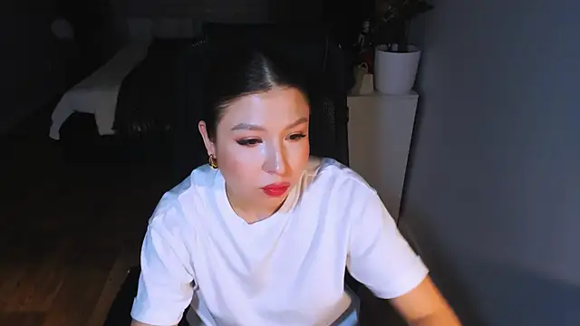 Eva Chris online show from February 13, 6:31 pm