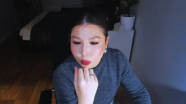 Eva Chris online show from February 28, 5:12 pm