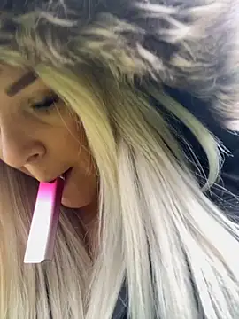 Bustyblondebabe32 online show from October 30, 11:33 am