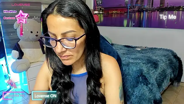 alma blue online show from February 2, 10:31 pm