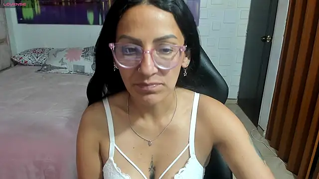 alma blue online show from April 20, 11:41 pm