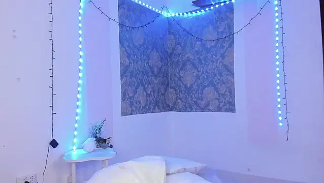 Eva Lee  online show from April 22, 10:01 am