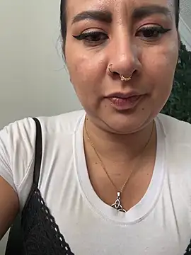 Abril Luv online show from March 6, 1:50 pm