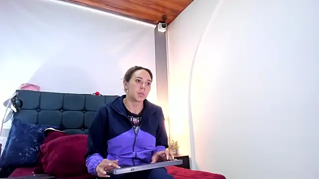 charlott lens online show from September 22, 2:15 pm