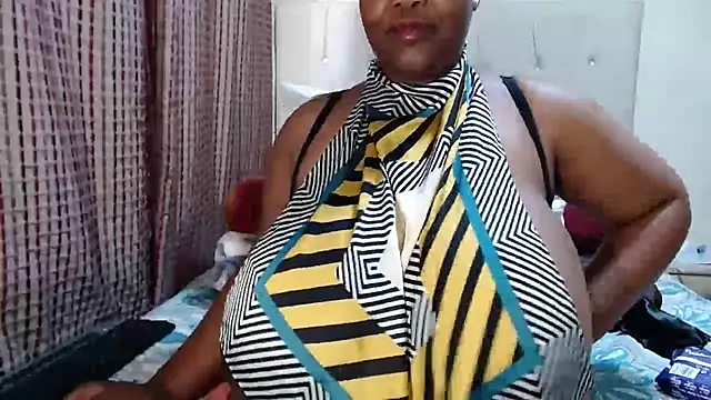 CHOCOLATEDARKBUSTYX online show from October 15, 7:00 am