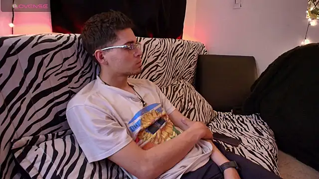 kisstarxxx online show from February 15, 7:51 am