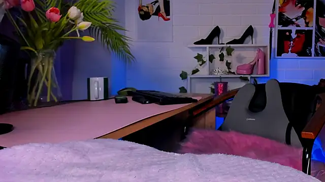 DorothyGilbert1 online show from September 25, 11:53 am