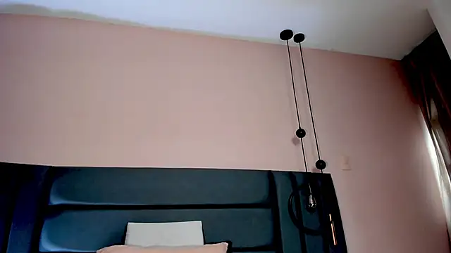 NoraDasilva online show from March 23, 12:44 pm