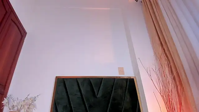 NoraDasilva online show from October 10, 12:59 am