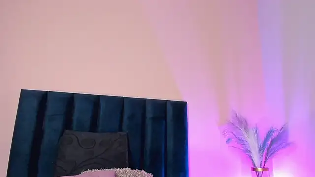 NoraDasilva online show from October 22, 12:37 am