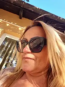 Isabellaa04 online show from February 27, 7:41 am