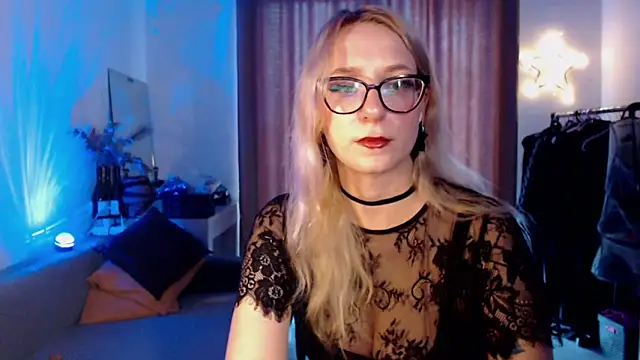 welliza online show from October 28, 3:56 am