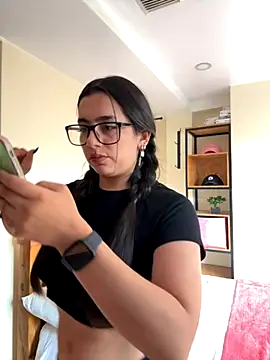 Nicollemays online show from September 18, 4:16 pm