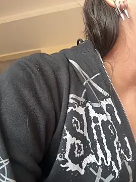 Nicollemays online show from September 26, 4:26 pm