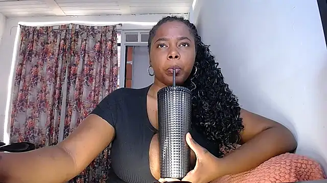 yselahot online show from September 18, 6:06 pm