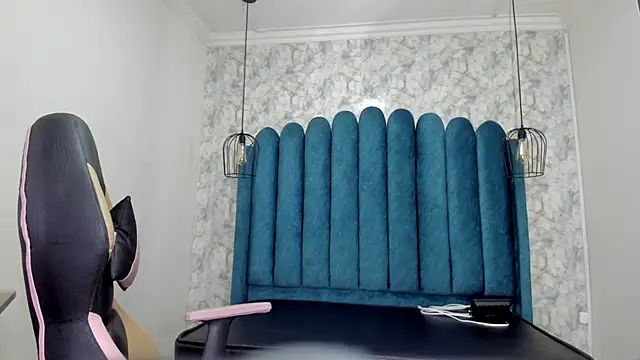 nalalye cruzz  online show from October 16, 3:31 am