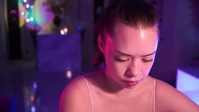 VixenMia online show from March 2, 5:08 am