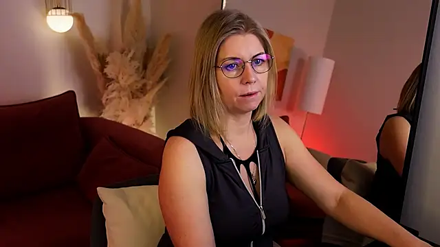 Annie Light online show from February 9, 6:37 am