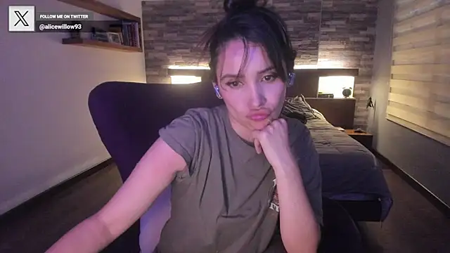 alicewilloww online show from October 1, 10:59 pm