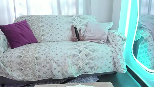 KAROLIVONNE online show from February 24, 8:51 pm