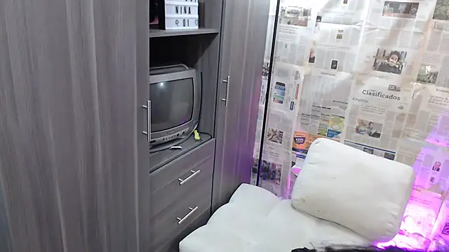 i am nina  online show from October 15, 4:04 am