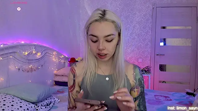 LillyMoure  online show from October 13, 12:57 am