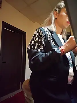 TiffanyMaze online show from June 1, 4:03 am