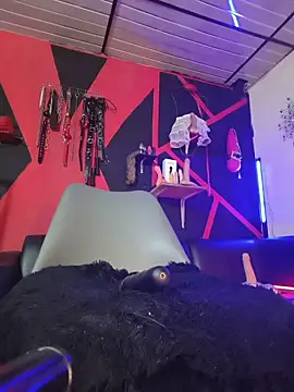 mal x online show from November 3, 12:09 pm