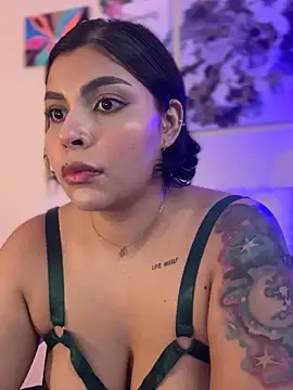 GigiiStone online show from October 2, 3:39 pm