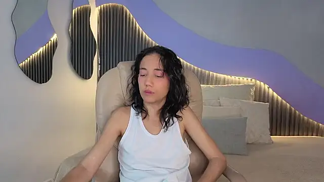 hot little bunny online show from March 19, 10:47 pm