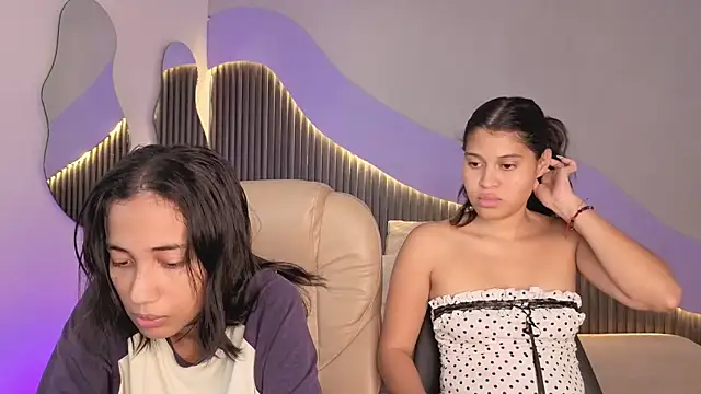 hot little bunny online show from April 15, 9:15 pm