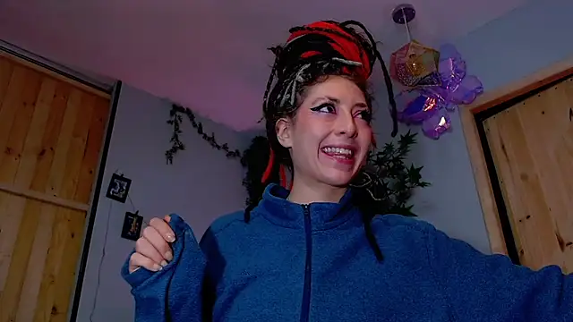 VickyJackson  online show from December 2, 12:12 am