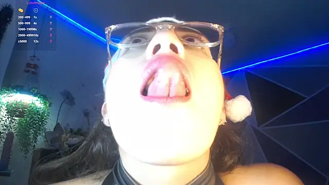 DaMikaela  online show from December 16, 7:09 pm