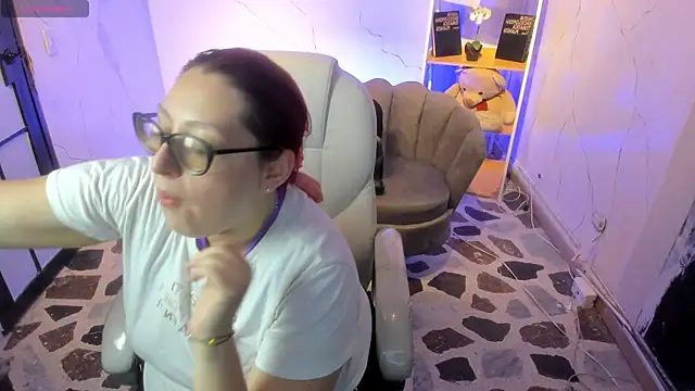 NiickyJones online show from October 5, 8:25 pm