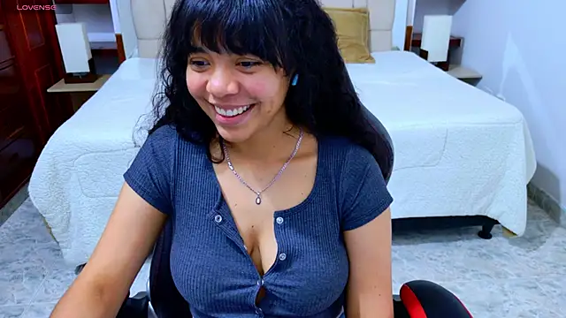 laureentt  online show from December 20, 3:32 am