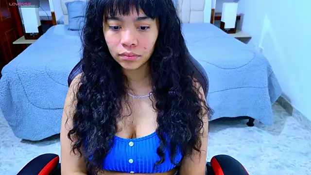 laureentt  online show from November 6, 3:23 am