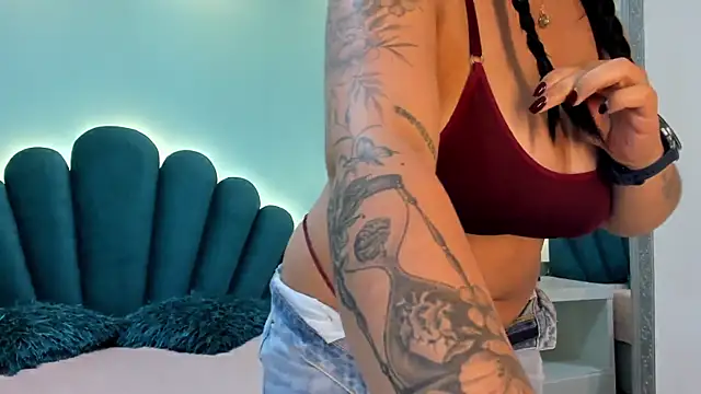 sharlott18 online show from December 4, 5:24 pm