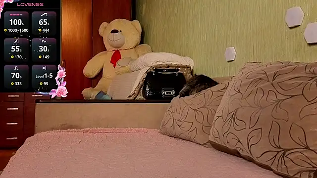 Black or white ANGEL online show from April 15, 7:58 pm