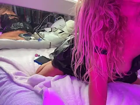 Discreet Layla online show from July 3, 4:57 pm