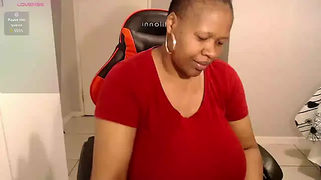 bustylisa1983 online show from September 26, 2:36 pm