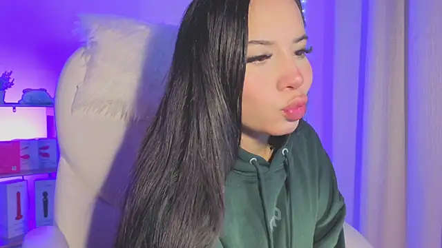 LauraSweett online show from December 16, 2:23 pm