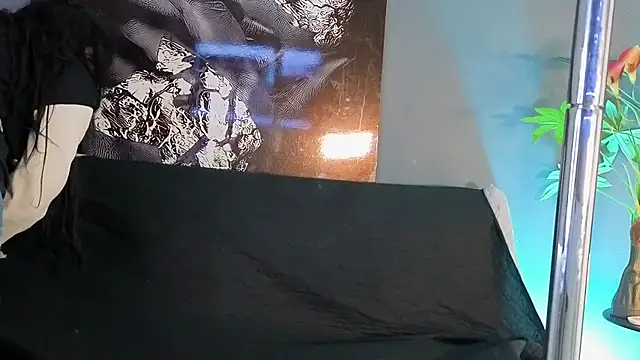 nadescomthxx online show from November 25, 7:04 pm