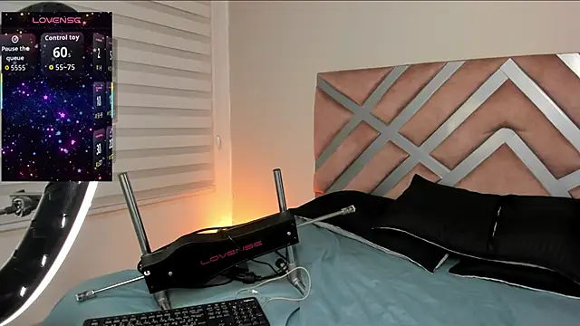 pamela anderson  online show from November 26, 4:57 am