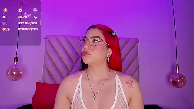 EmmaSwift  online show from October 9, 12:15 am