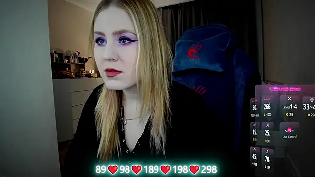 Olivia Munk online show from October 28, 4:40 am