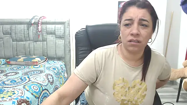 LAURA CRAIZY online show from November 18, 6:36 am