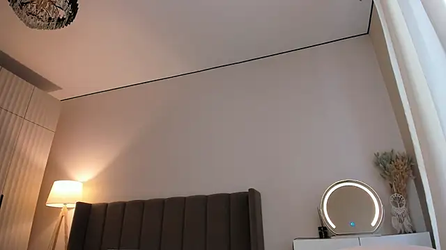 missliiaa online show from February 21, 7:31 am