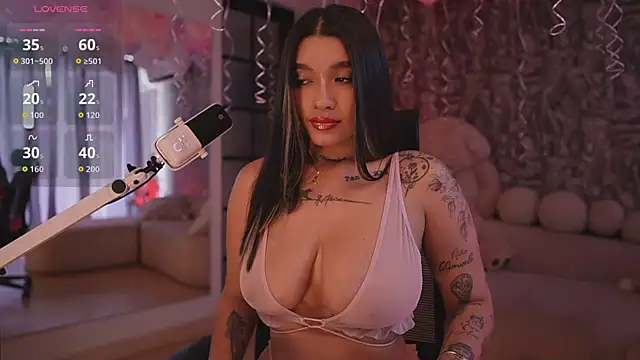 HannahW  online show from October 9, 8:24 pm