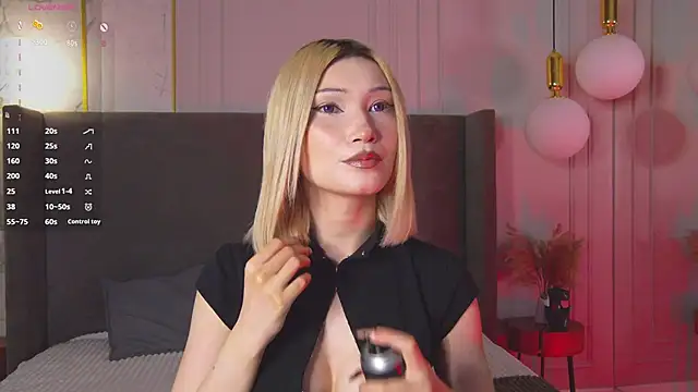 CarolReeves online show from April 13, 4:52 pm